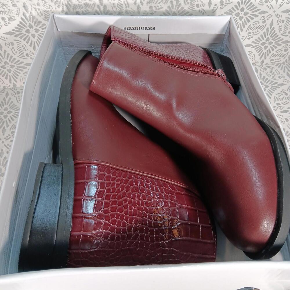 Weeboo Women's Sz 7.5 Burgandy Zip Up Ankle Boots Alligator Skin Textured BNIB